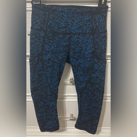 Lululemon Outrun High-Rise Crop - Picture 3 of 10